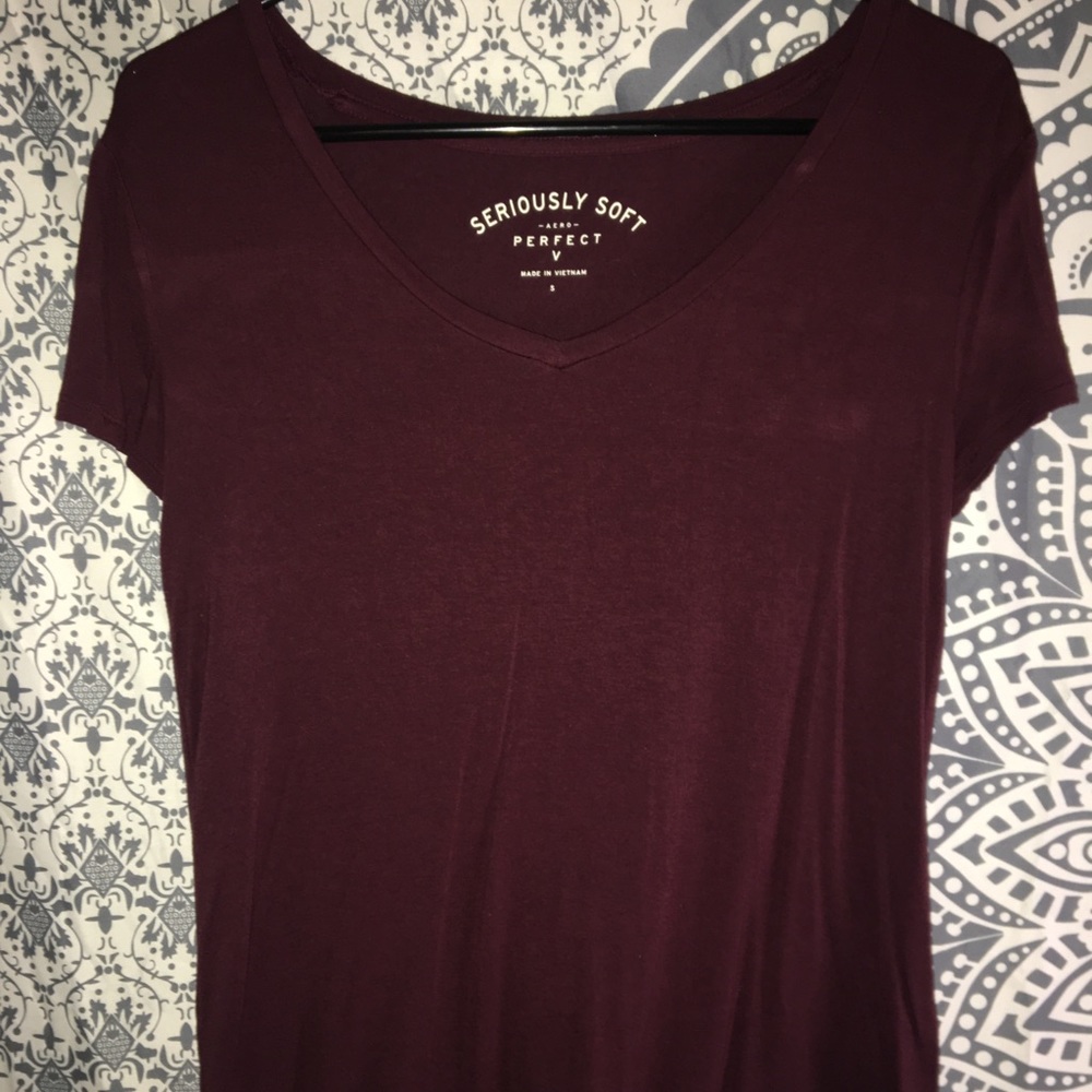 AERO v neck t-shirt